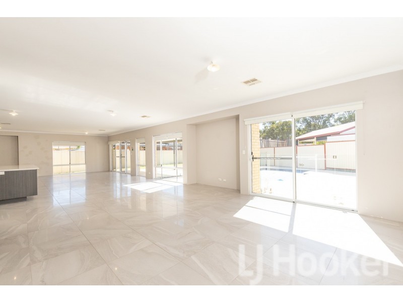 40 Fairway Crescent, Meadow Springs WA 6210