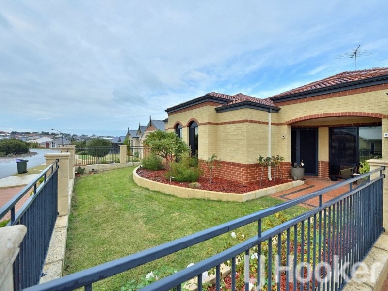 51 Quandong Parkway, Halls Head WA 6210