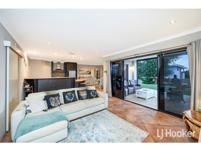 17 Endeavour Circle, Wannanup WA 6210