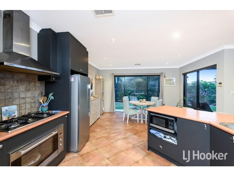 17 Endeavour Circle, Wannanup WA 6210
