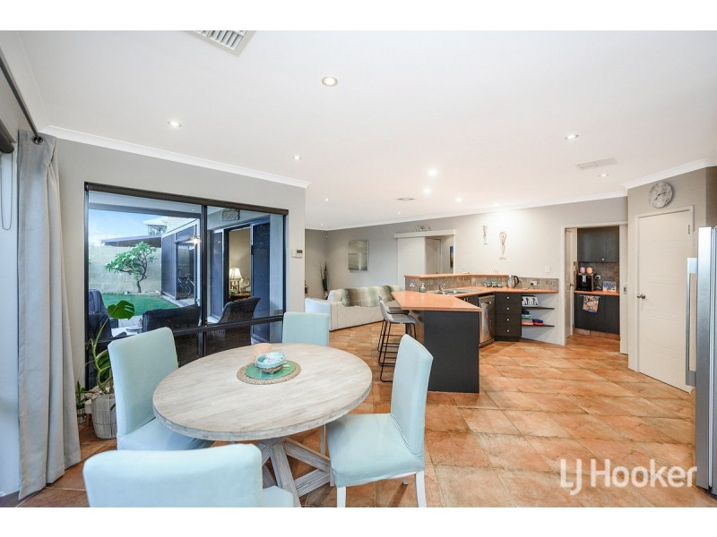 17 Endeavour Circle, Wannanup WA 6210