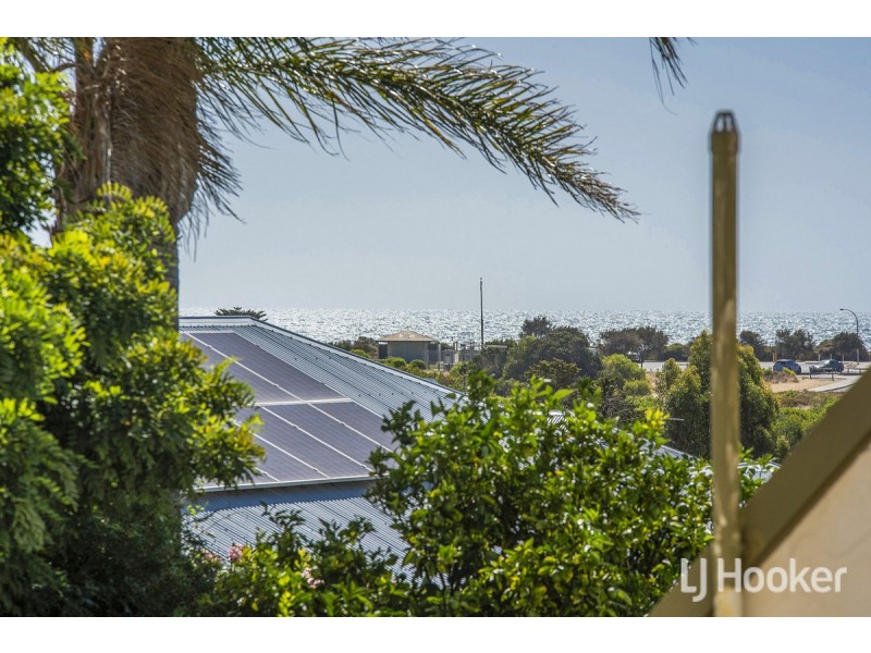 3 Albatross Close, Halls Head WA 6210