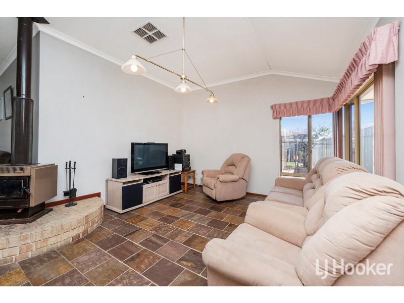 3 Albatross Close, Halls Head WA 6210