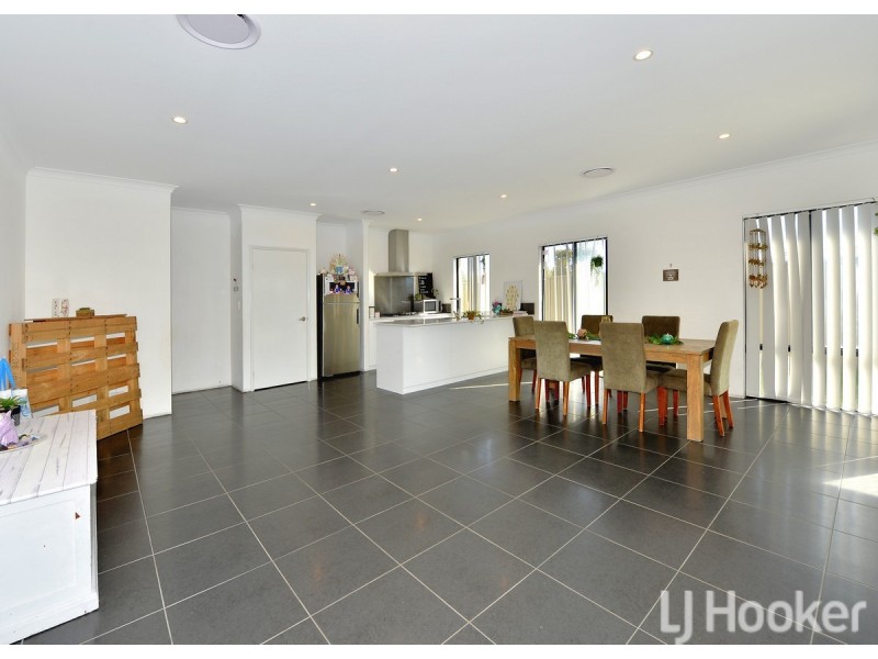 11 Lockhart Street, Coodanup WA 6210