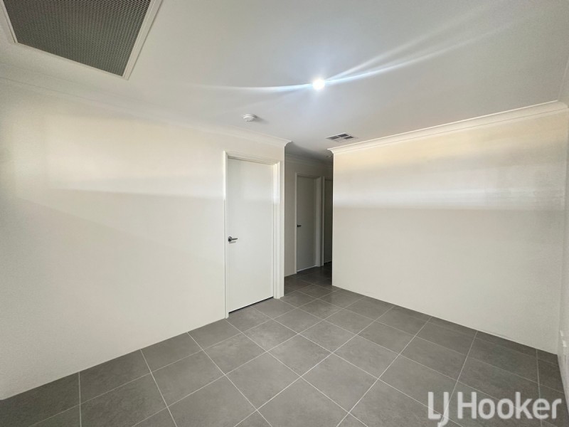 25 Kelston Approach, Lakelands WA 6180