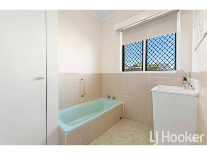 58 Leslie Street, Dudley Park WA 6210