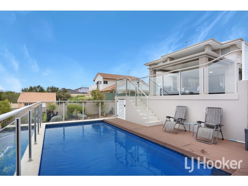 2/4 Maywood Way, Wannanup WA 6210