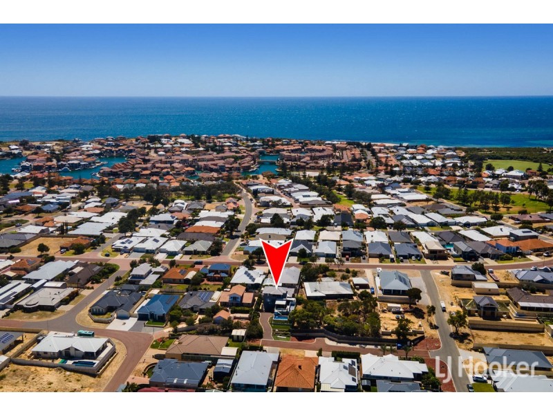 2/4 Maywood Way, Wannanup WA 6210