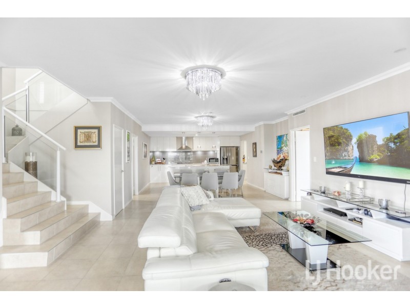 2/4 Maywood Way, Wannanup WA 6210