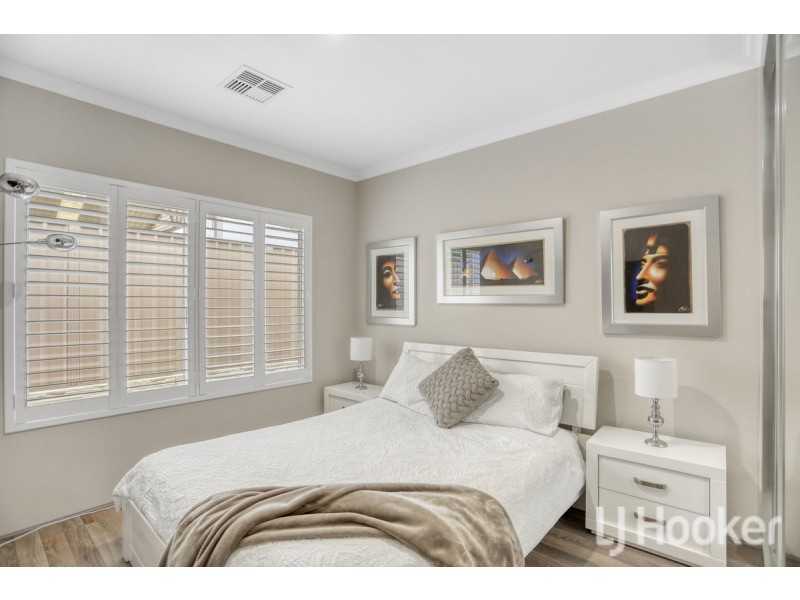 2/4 Maywood Way, Wannanup WA 6210