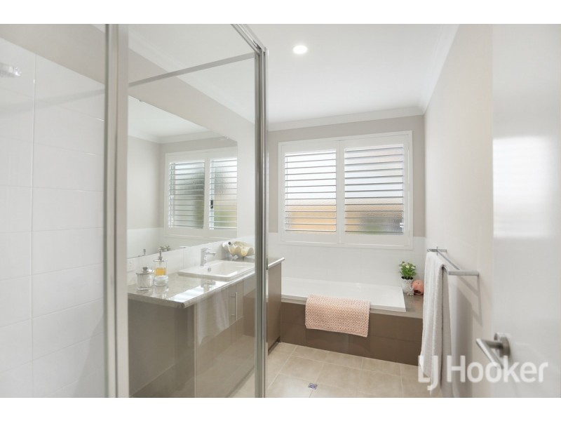 2/4 Maywood Way, Wannanup WA 6210