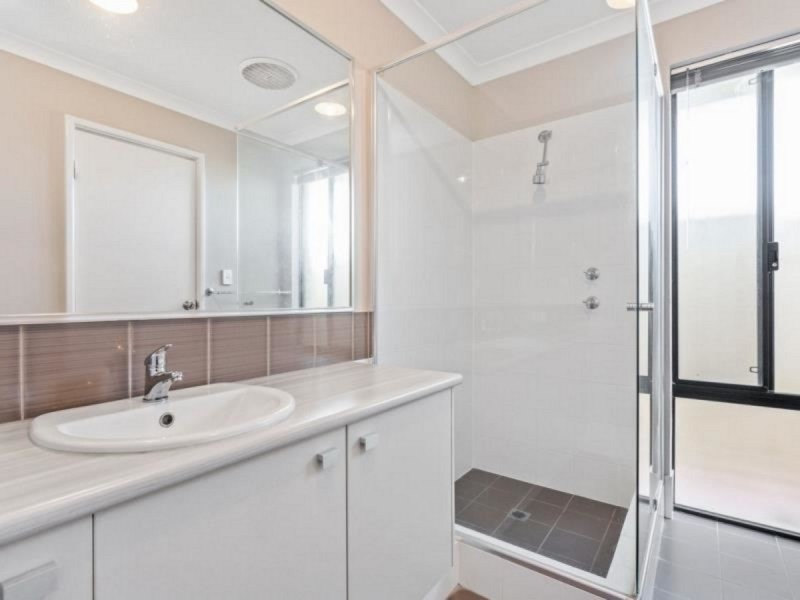 2 Keelia Vale, Lakelands WA 6180