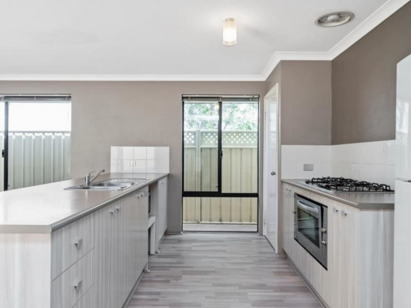 2 Keelia Vale, Lakelands WA 6180