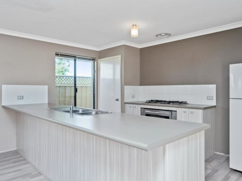 2 Keelia Vale, Lakelands WA 6180