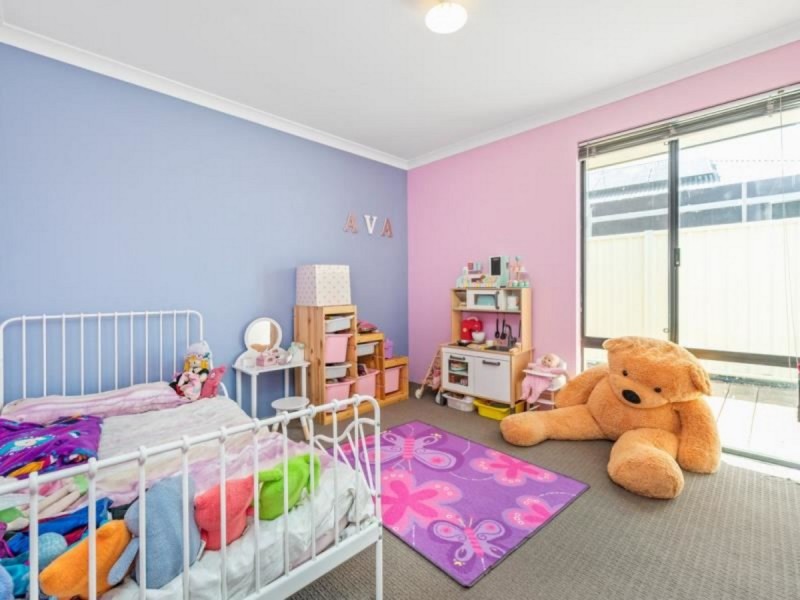 2 Keelia Vale, Lakelands WA 6180