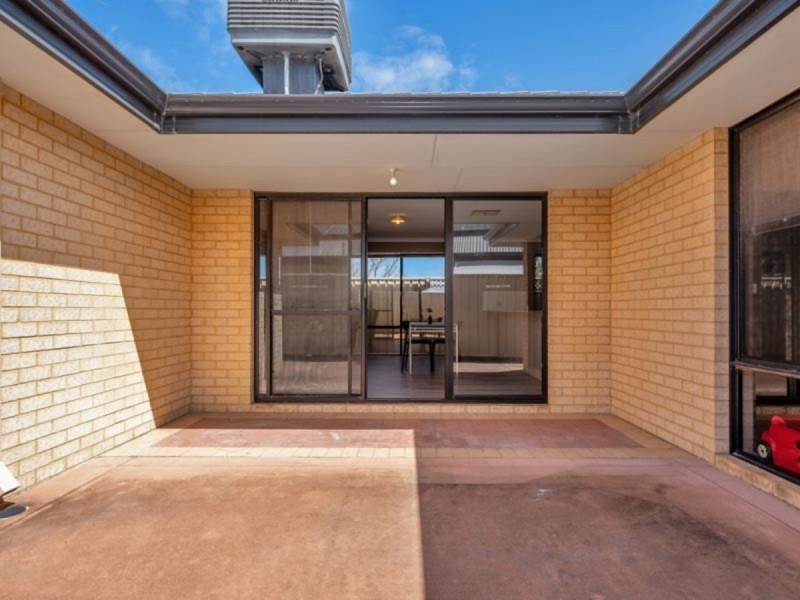 2 Keelia Vale, Lakelands WA 6180