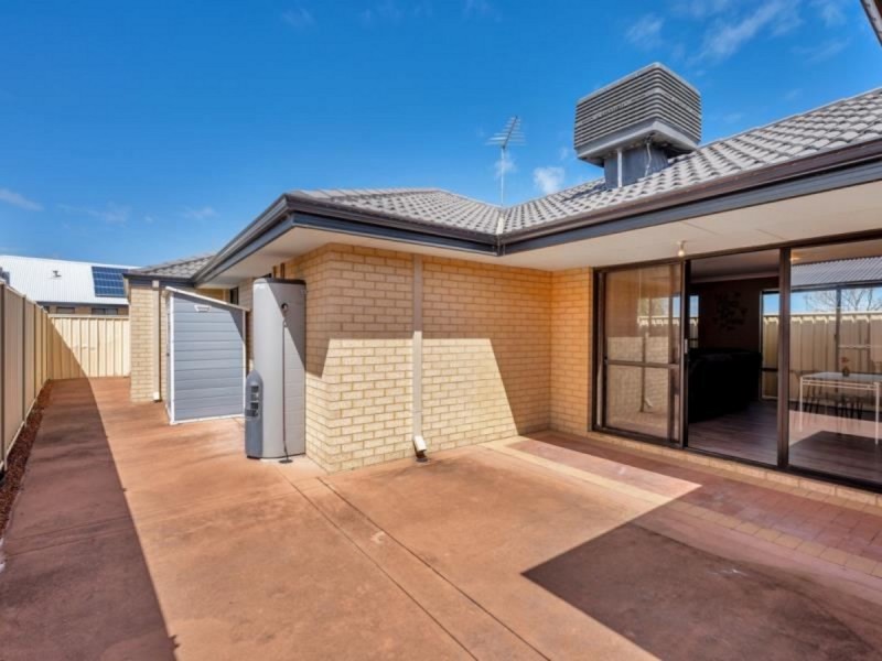 2 Keelia Vale, Lakelands WA 6180