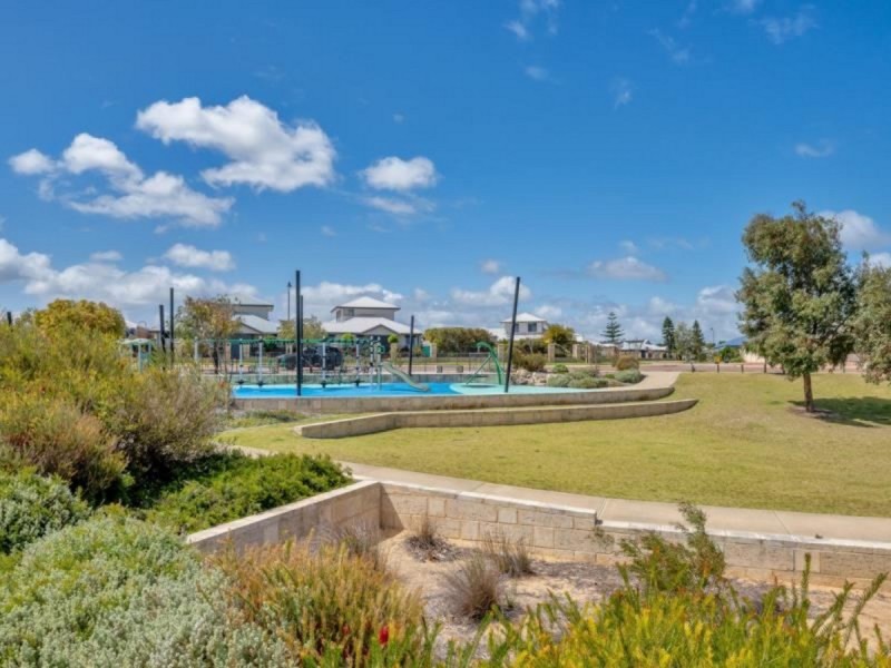 2 Keelia Vale, Lakelands WA 6180