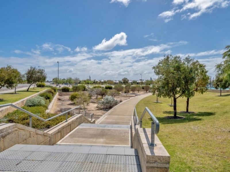 2 Keelia Vale, Lakelands WA 6180