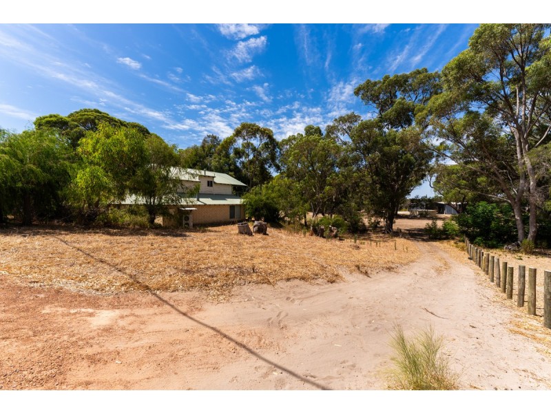 14 Lakeside Terrace, Preston Beach WA 6215