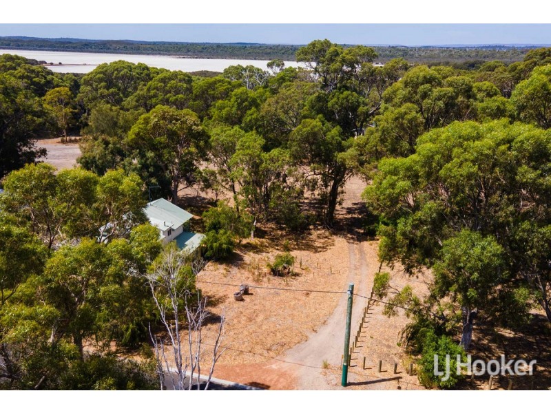 14 Lakeside Terrace, Preston Beach WA 6215
