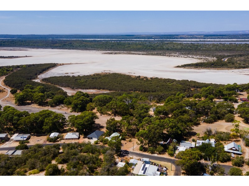 14 Lakeside Terrace, Preston Beach WA 6215