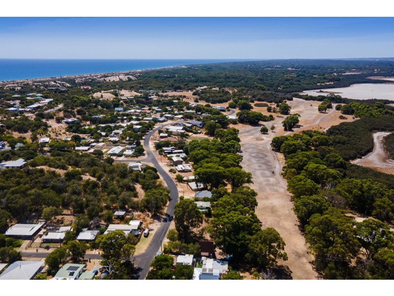 14 Lakeside Terrace, Preston Beach WA 6215