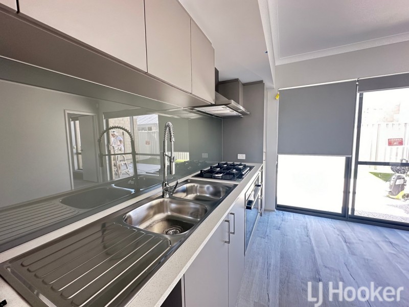 6 Boat Way, Golden Bay WA 6174