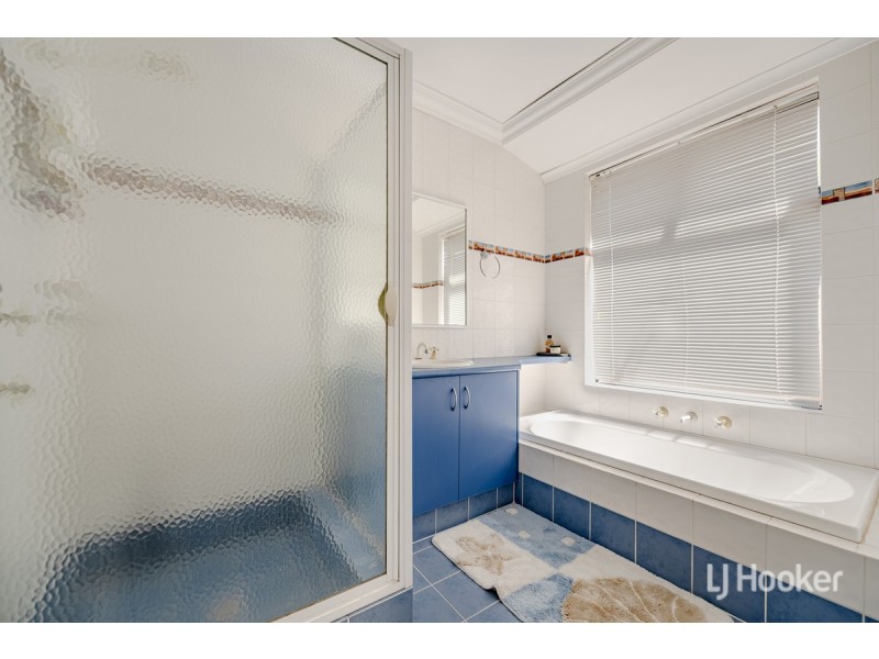 12 Brazier Way, Lakelands WA 6180