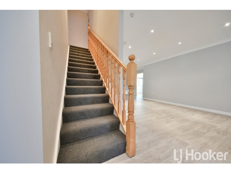 8 Freeling Road, Port Kennedy WA 6172