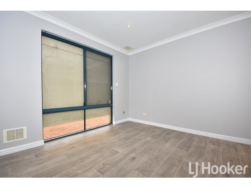 8 Freeling Road, Port Kennedy WA 6172