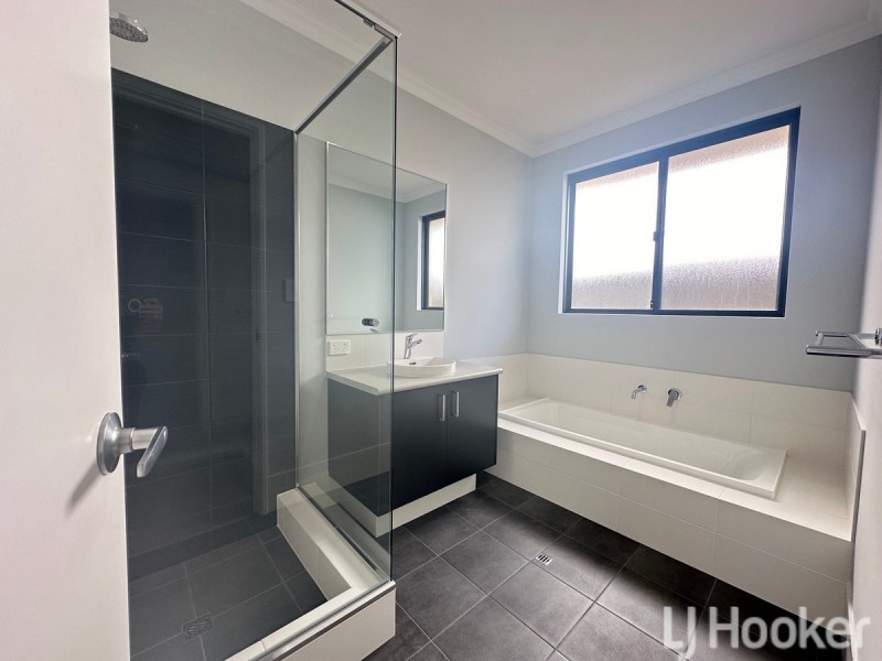 11 Sarasota Loop, Madora Bay WA 6210