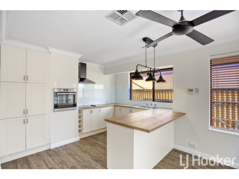 40 Peelwood Parade, Halls Head WA 6210