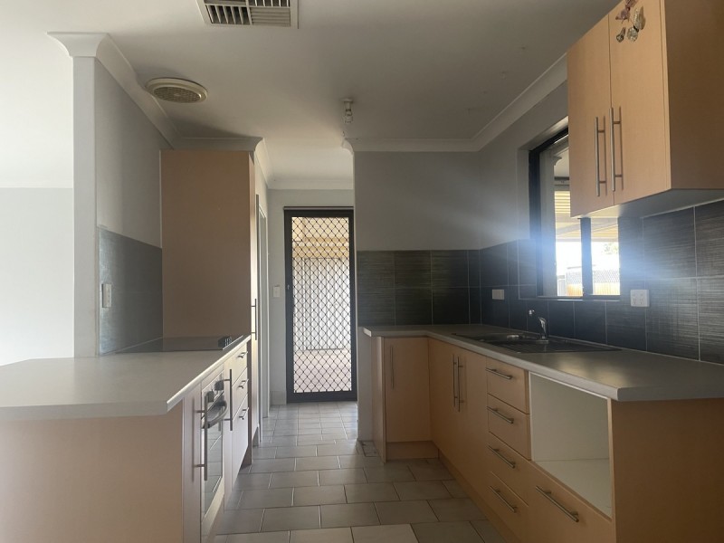 5 Yelta Street, Greenfields WA 6210