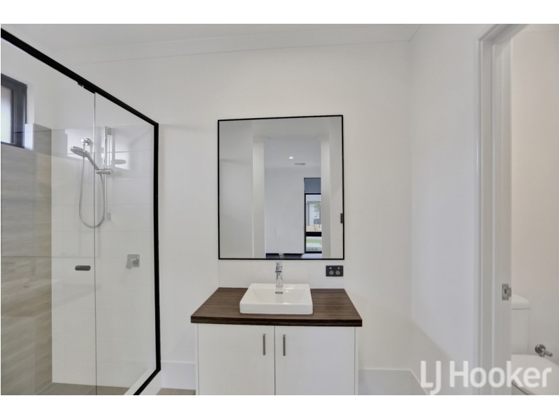 33 Sarasota Loop, Madora Bay WA 6210