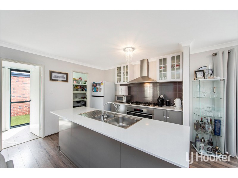 15 Ventura Way, Meadow Springs WA 6210