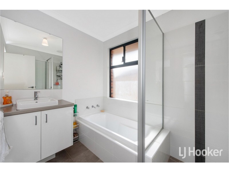 15 Ventura Way, Meadow Springs WA 6210