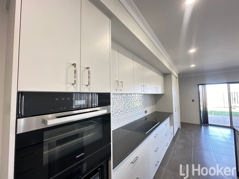 3 Dragonfly Boulevard, Lakelands WA 6180