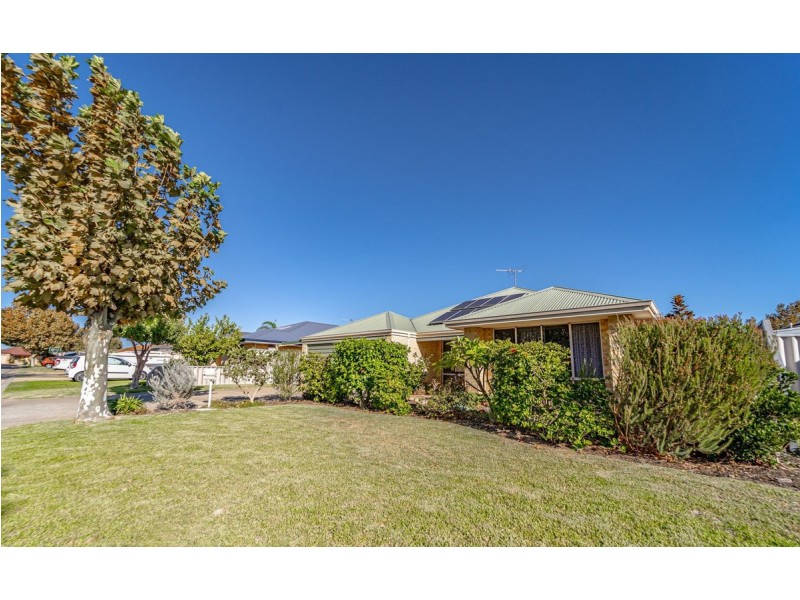 115 San Sebastian Boulevard, Port Kennedy WA 6172