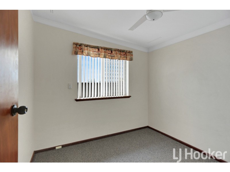 1/4 Oversby Street, Halls Head WA 6210
