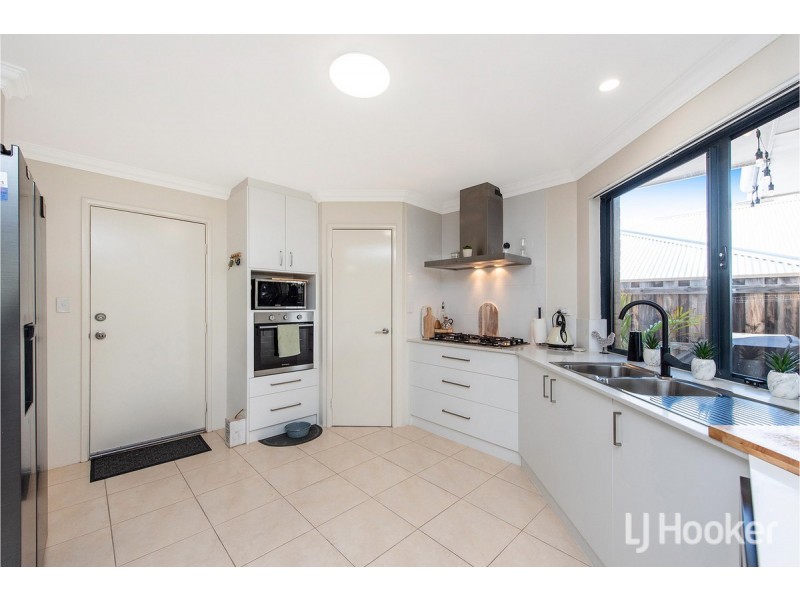 15 Carissa Turn, Halls Head WA 6210