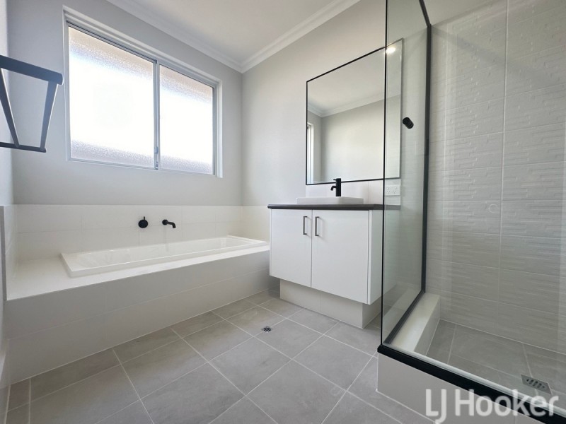 3 Pensacola Grove, Madora Bay WA 6210