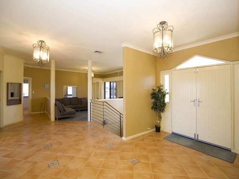 9 Specks Court, Wannanup WA 6210