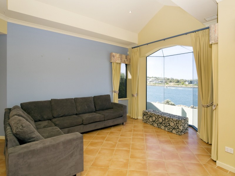 9 Specks Court, Wannanup WA 6210