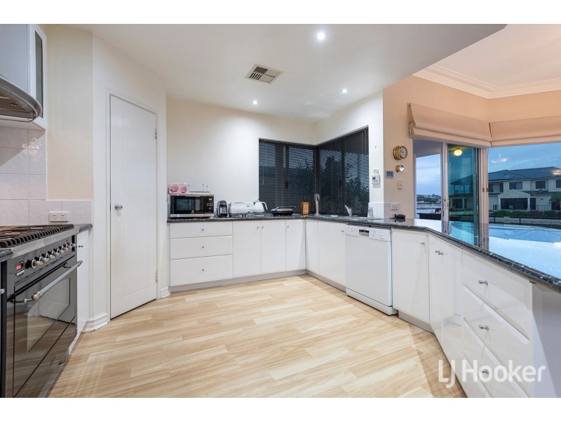 11 Voyager Close, Wannanup WA 6210