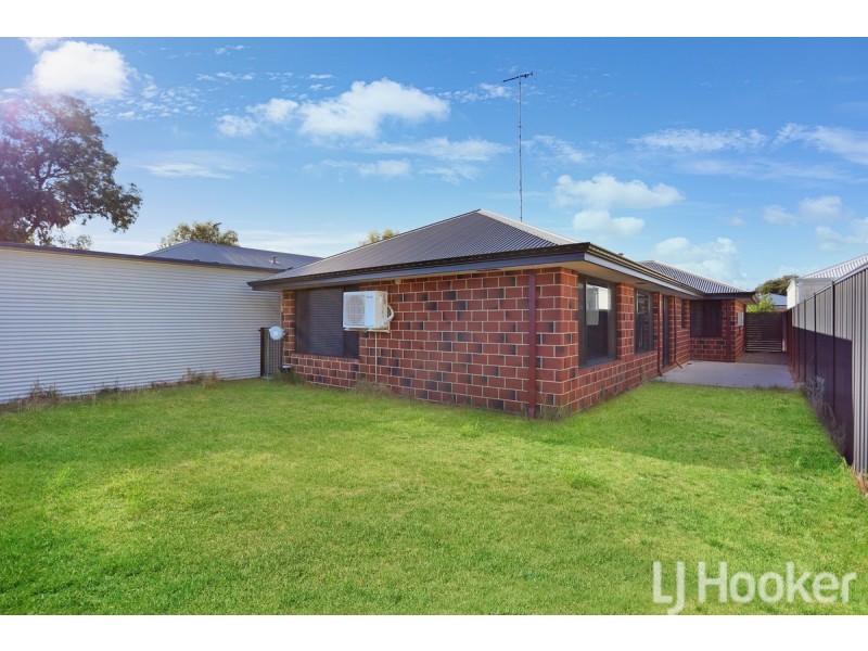 26 Pingle Drive, Greenfields WA 6210