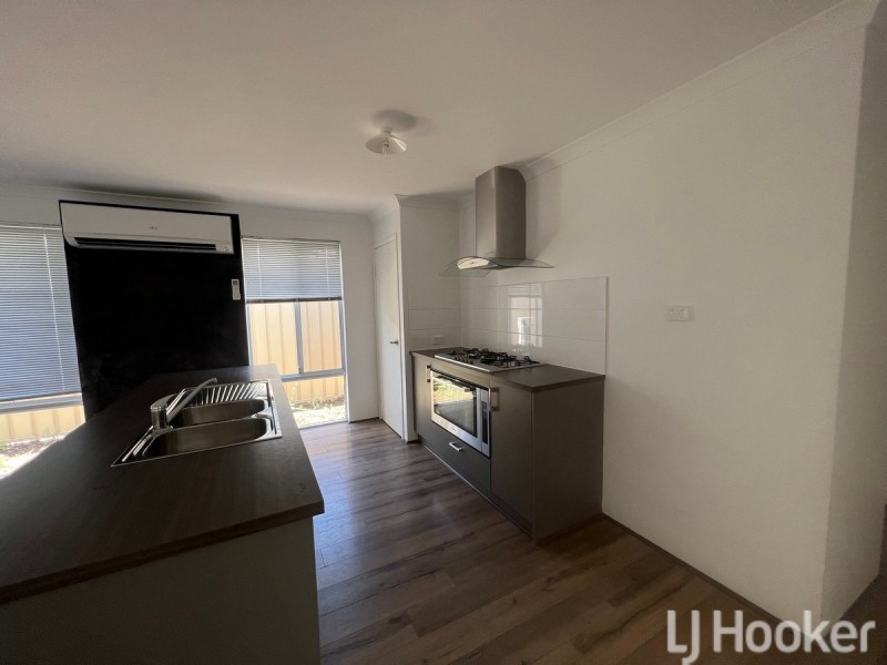 16 Brookdale Way, Meadow Springs WA 6210