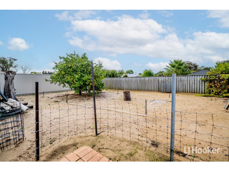 4 Banjup Road, Greenfields WA 6210