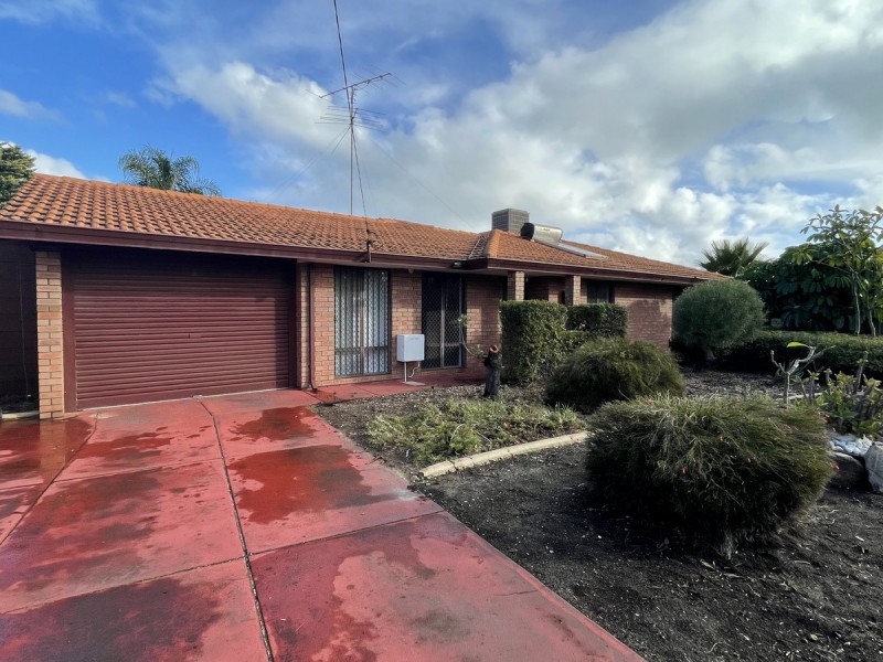 4 Caron Place, Dudley Park WA 6210