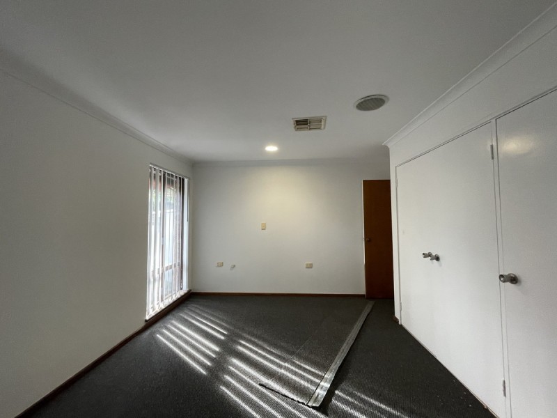 4 Caron Place, Dudley Park WA 6210